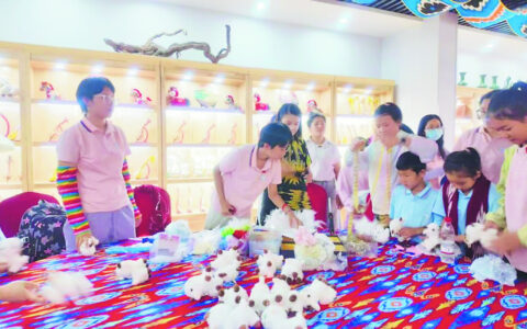 新疆疏附20个家庭广州“走亲戚”